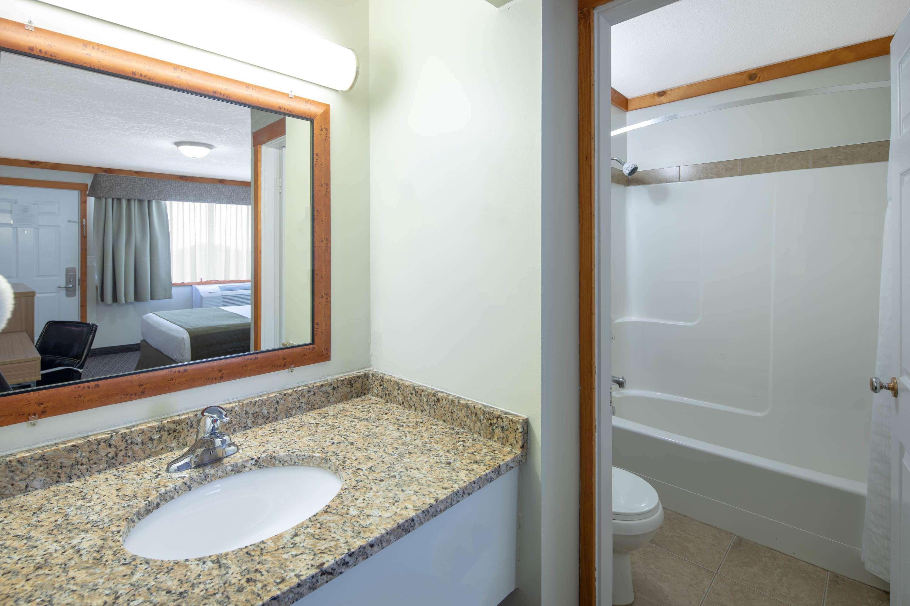Travelodge By Wyndham Golden Sportsman Lodge Ngoại thất bức ảnh